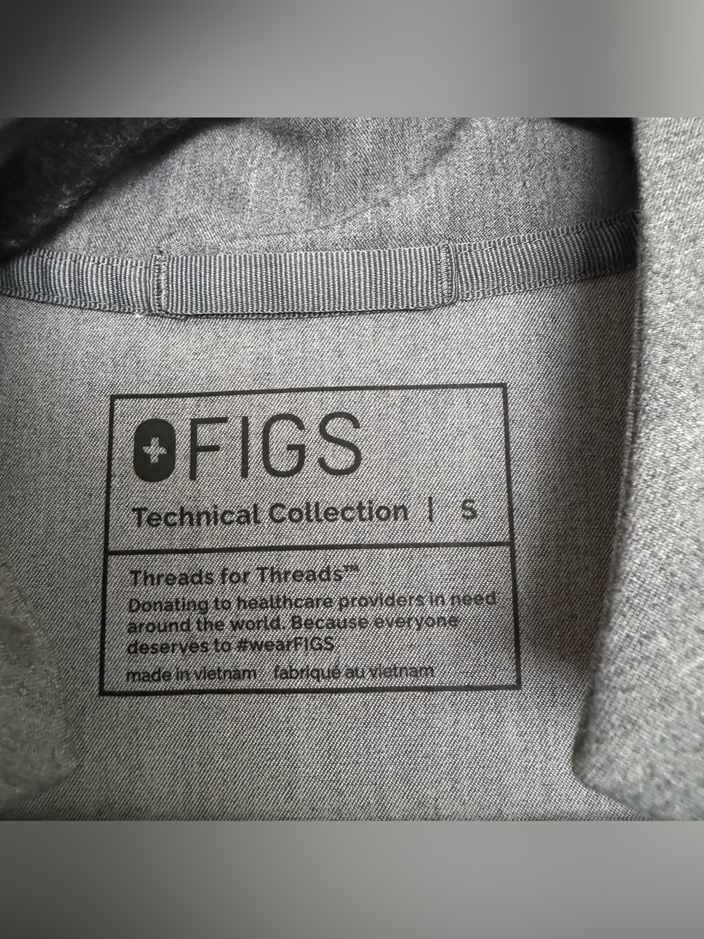 FIGS Women’s Inala Slim Scrub Top Graphite 4988 Size Small - Picture 3 of 4